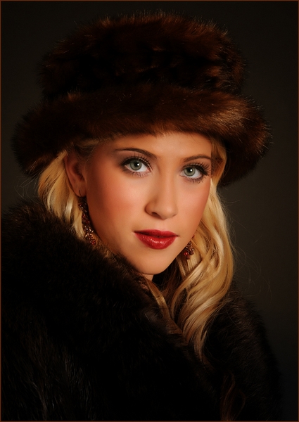 50 - JULIE IN BROWN FUR AND HAT - COWLES SUSAN - united states.jpg